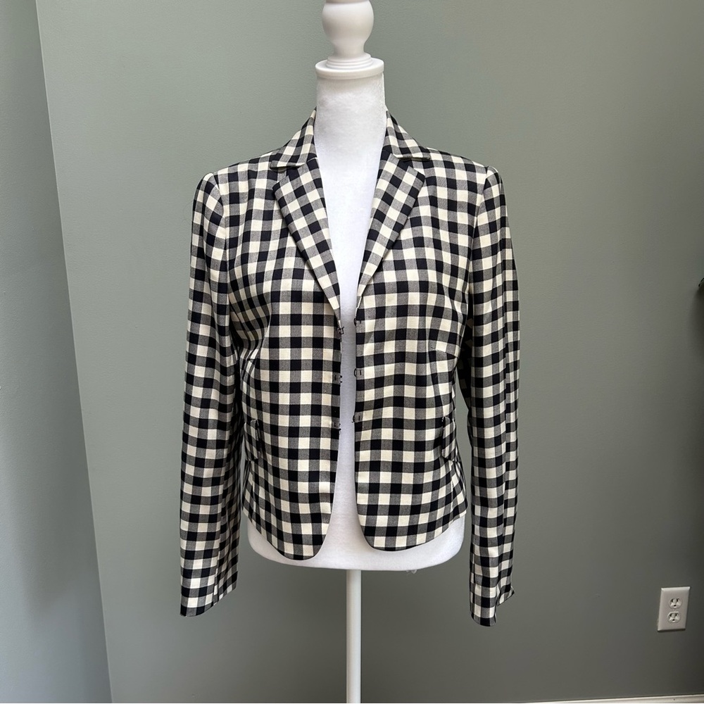 Woman’s AKRIS •punto size 10 navy and white checkered jacket